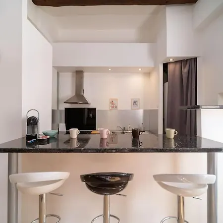 Appartement Tout Equipe 4 Couchages Avec Terrasse Et Parking Venelles Exterior photo